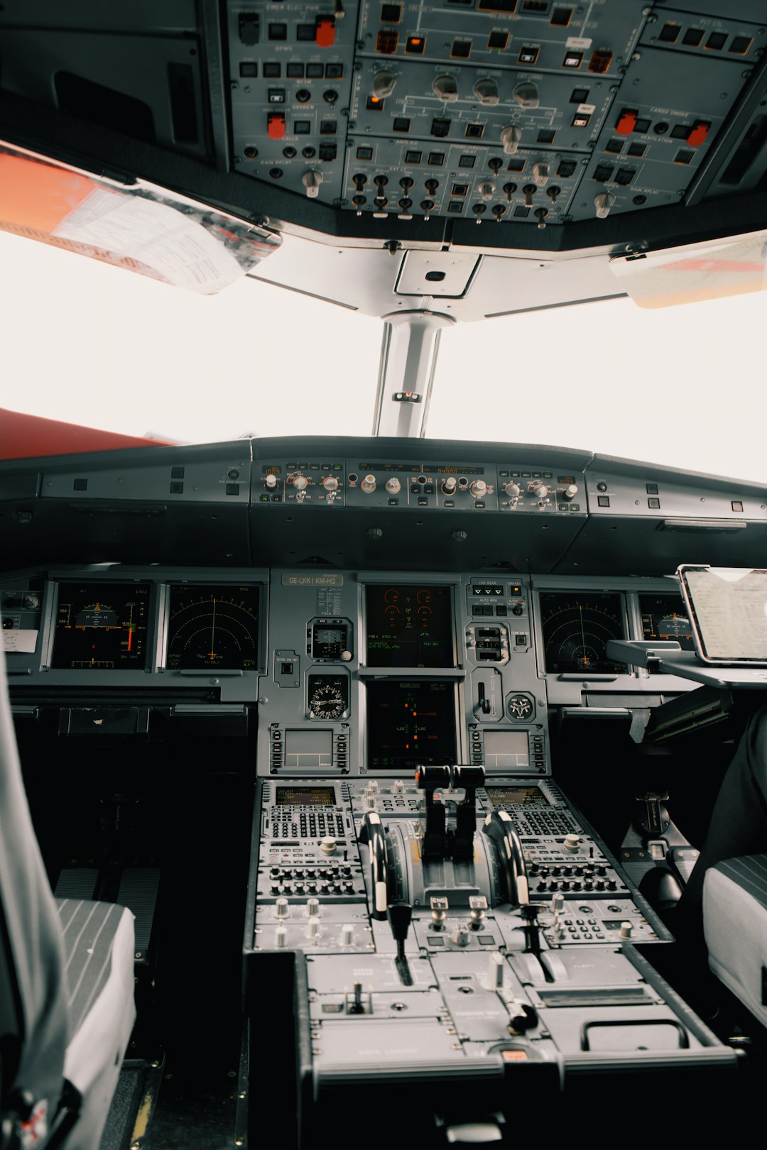 Wide-Body Flight Deck
